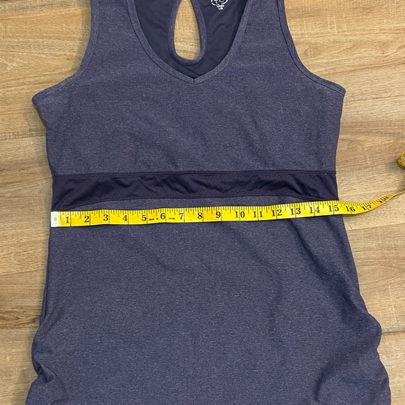 Two sports tank tops - Picture 5 of 10